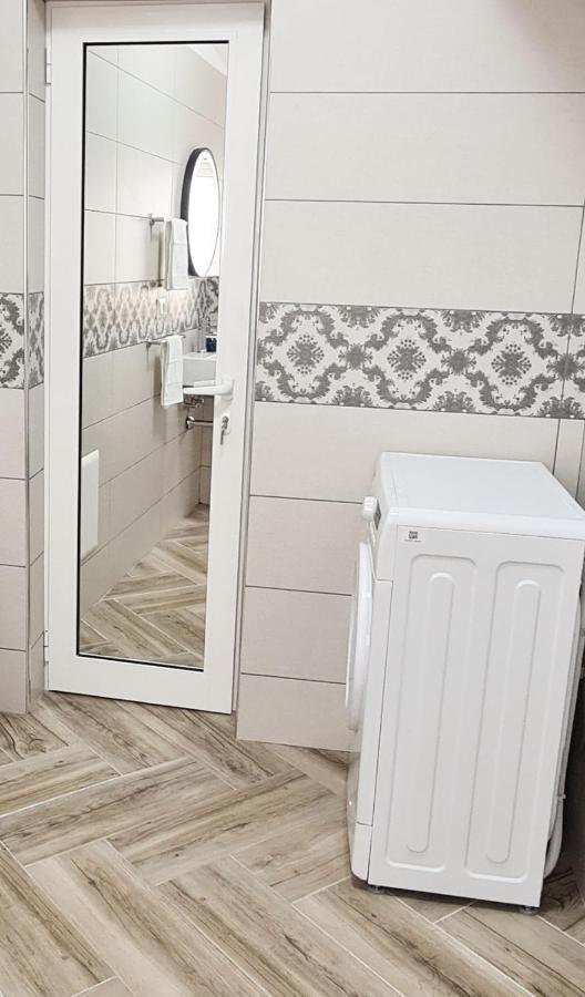 2V1 - Blloku Zy Apartment Тирана Екстериор снимка